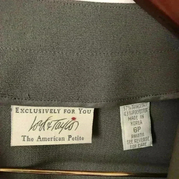 Lord & Taylor Women’s Button Down Polyester Top Size 6P - Picture 2 of 6